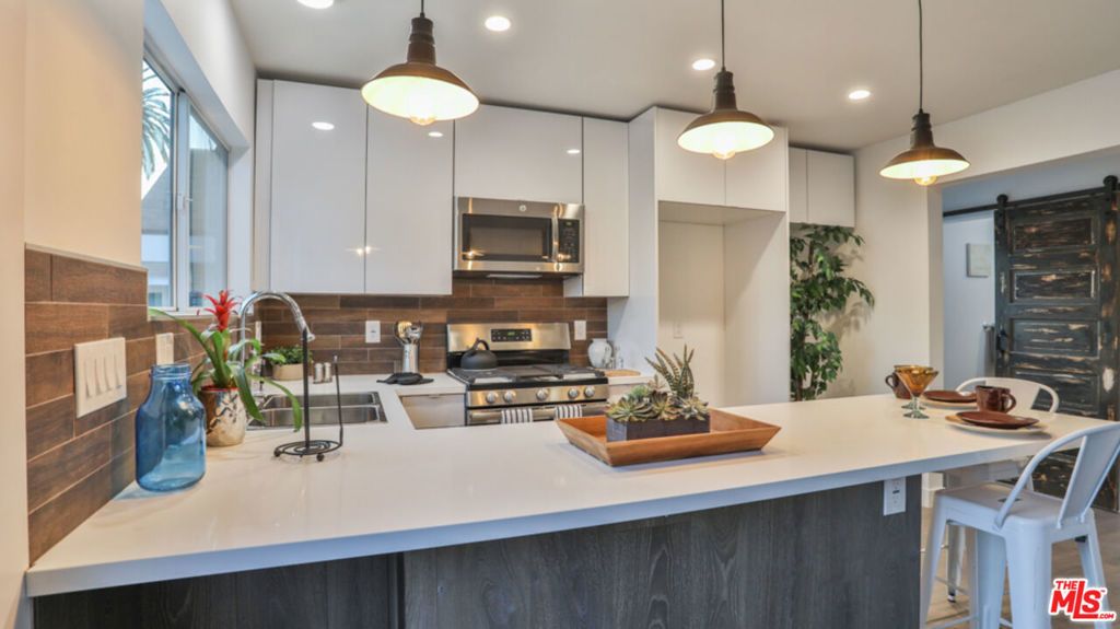 128 N Burlington Avenue, Los Angeles
