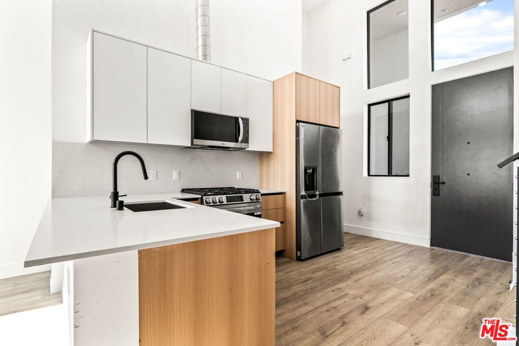 11013 Hartsook Street # 303, North Hollywood