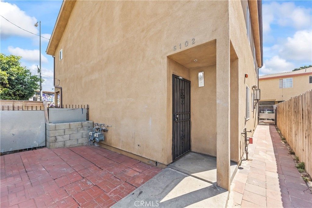 6102 S San Pedro Street, Los Angeles