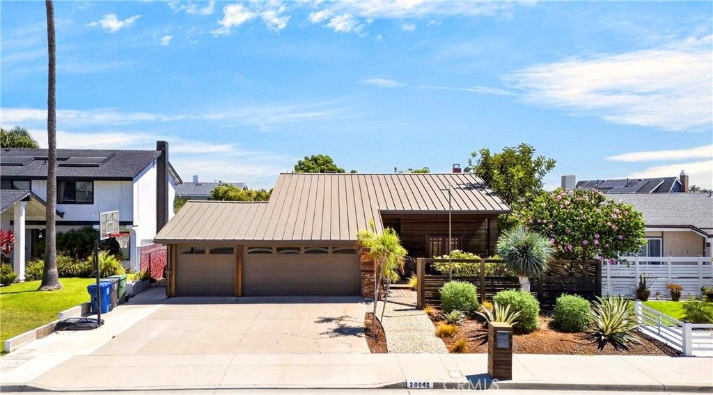 20042 Vintage, Huntington Beach