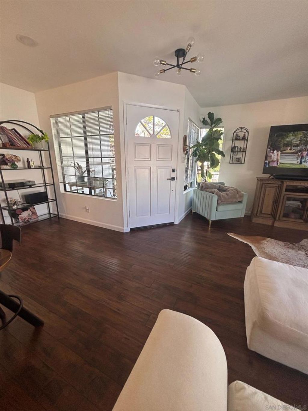 3533 Voyager, San Diego