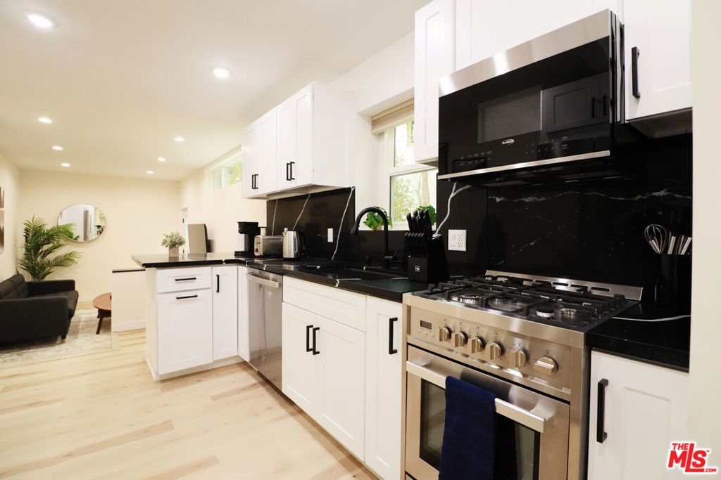 9040 Phyllis Avenue # A2, West Hollywood