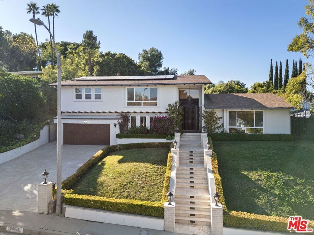 16541 Park Lane Circle, Los Angeles