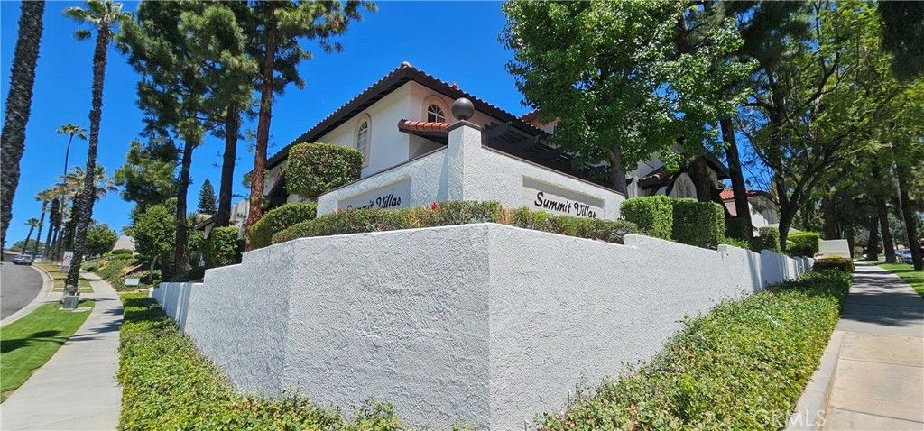 901 Via Zapata, Riverside