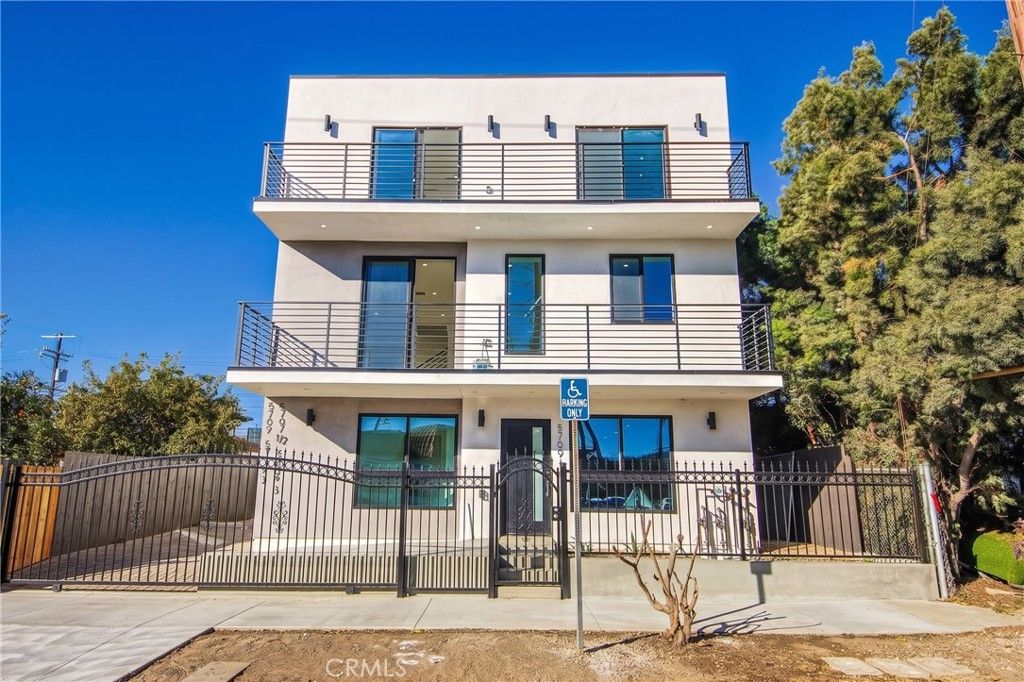 5709 Auckland, North Hollywood