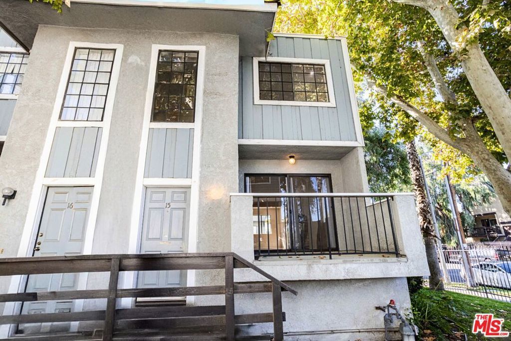 9140 Burnet Avenue # 15, North Hills