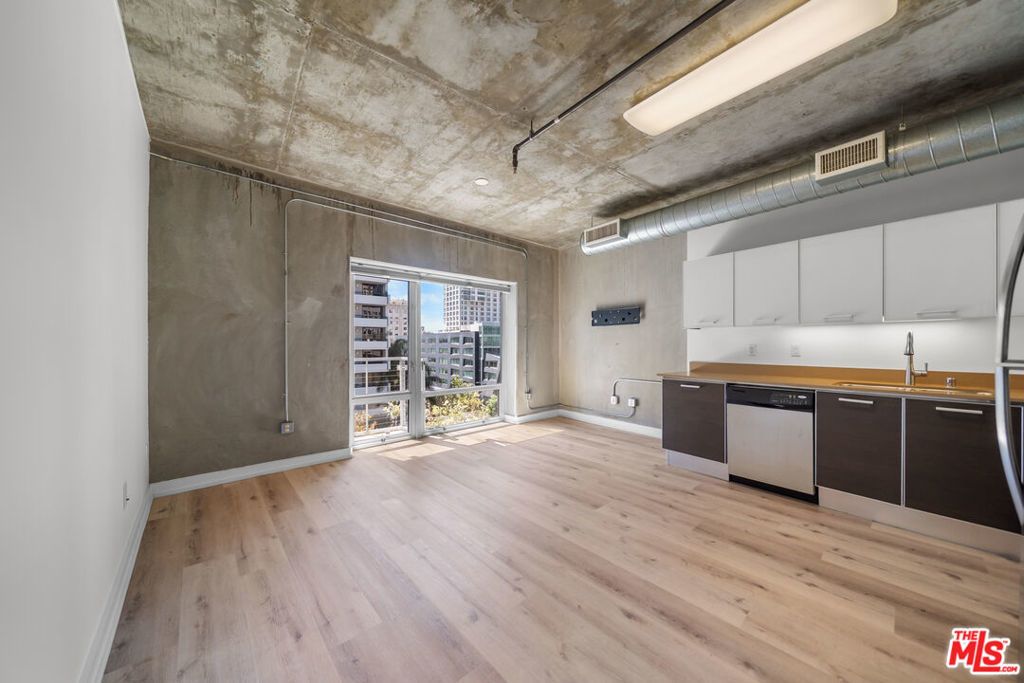 645 W 9th Street # 501, Los Angeles