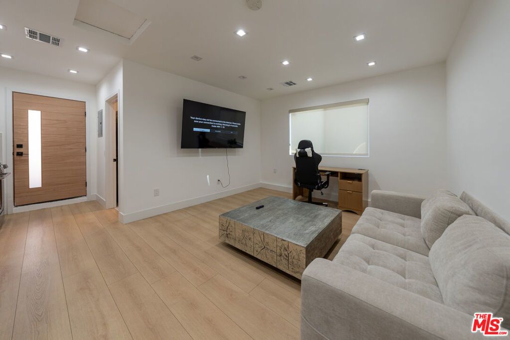 7935 Bonfield Avenue, North Hollywood