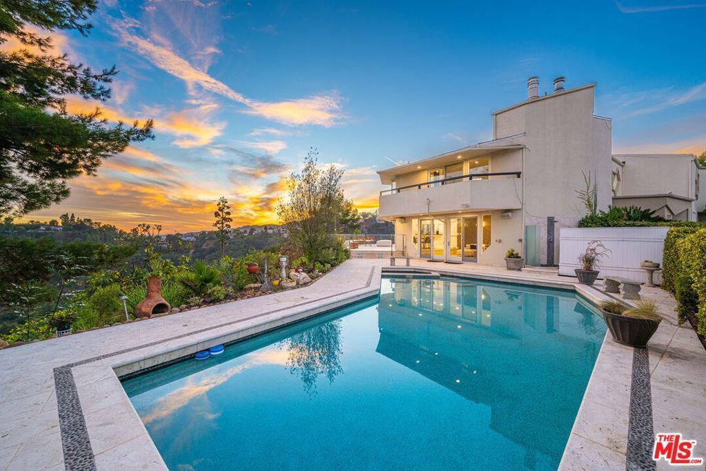 1121 Roberto Lane, Los Angeles