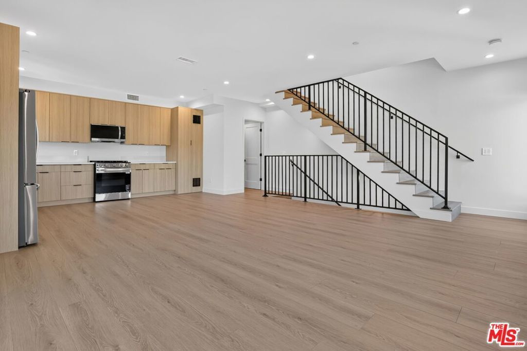 11304 Collins Street # #2, Los Angeles