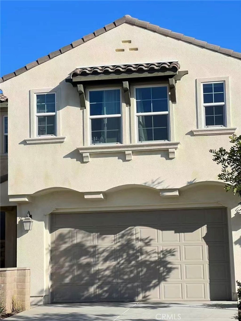 874 Julie, Upland