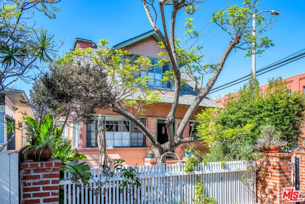 59 Dudley Avenue, Los Angeles