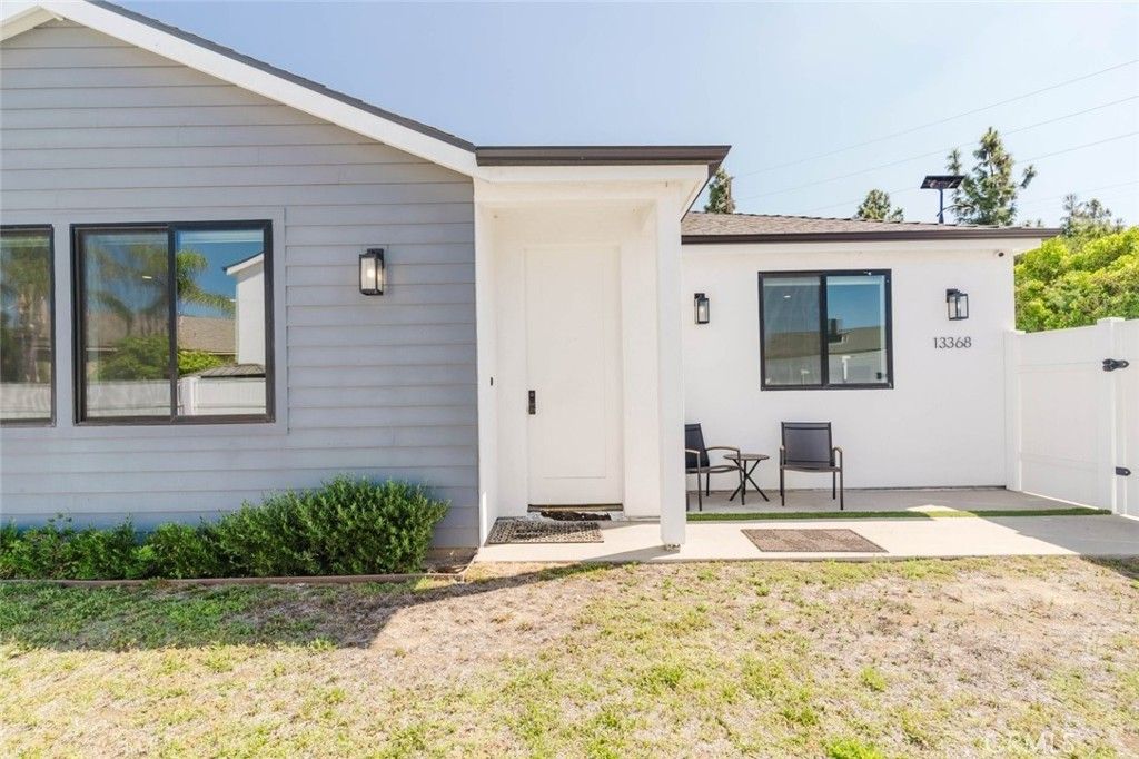 13368 Pala Avenue, Sylmar