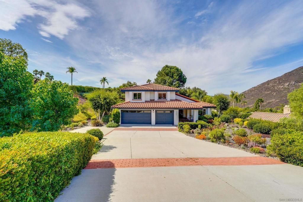 3302 Vista Rocosa, Escondido