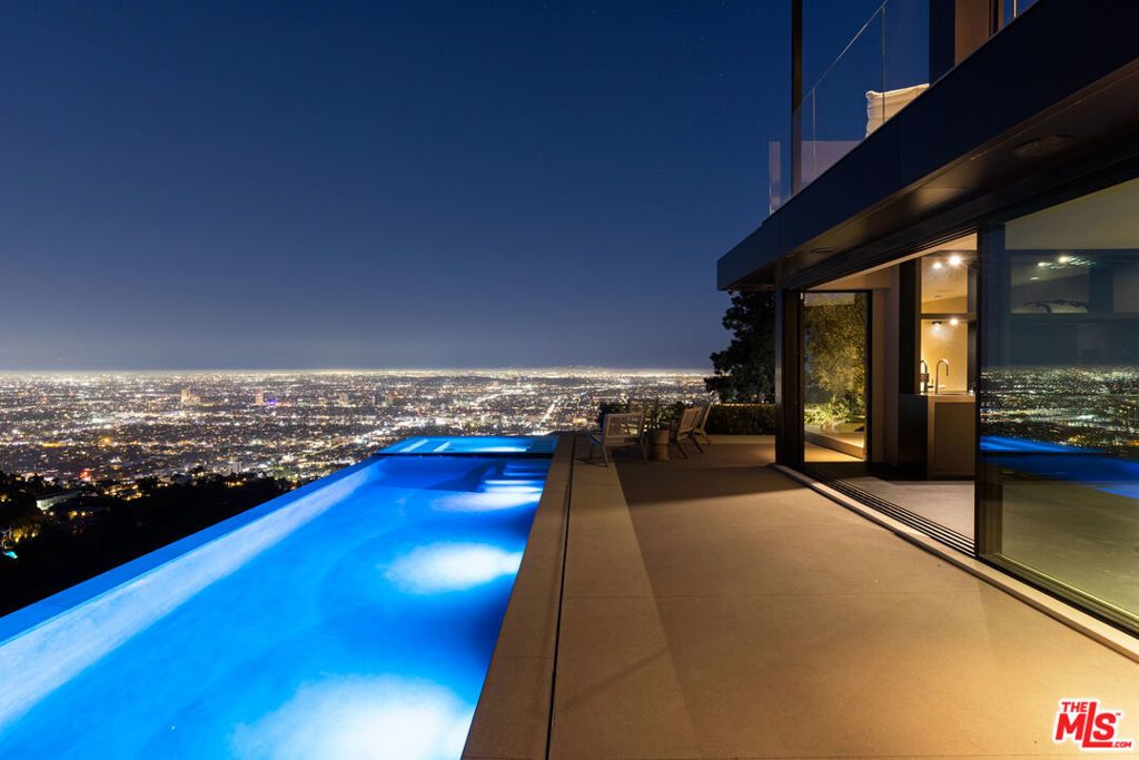 1616 Blue Jay Way, Los Angeles