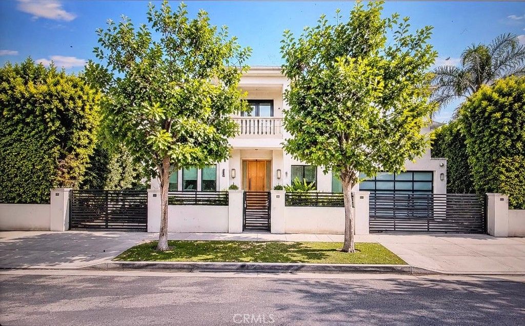 5176 Lindley, Encino