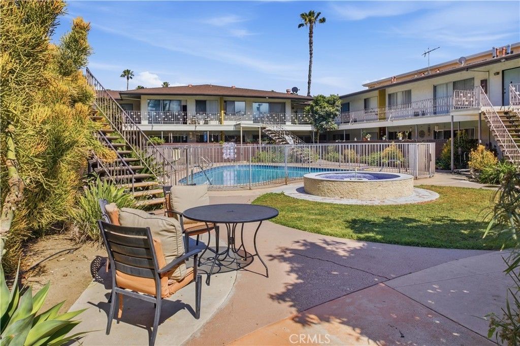 5168 Yarmouth # 23, Encino