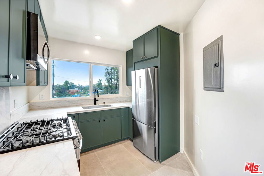 16185 W Sunset Blvd # 5, Pacific Palisades