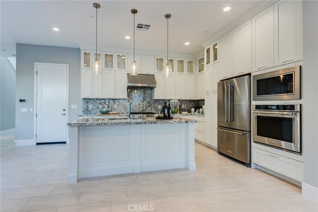 141 Parkland, Lake Forest