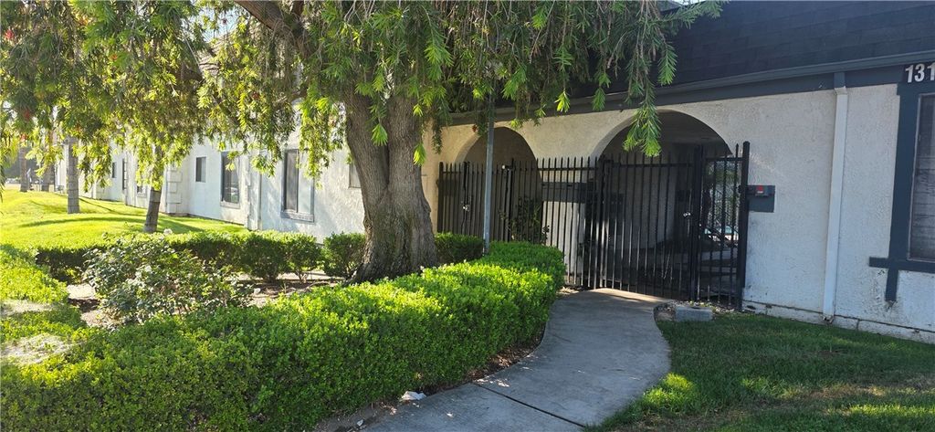 1319 Oakwood Drive # 11, San Bernardino