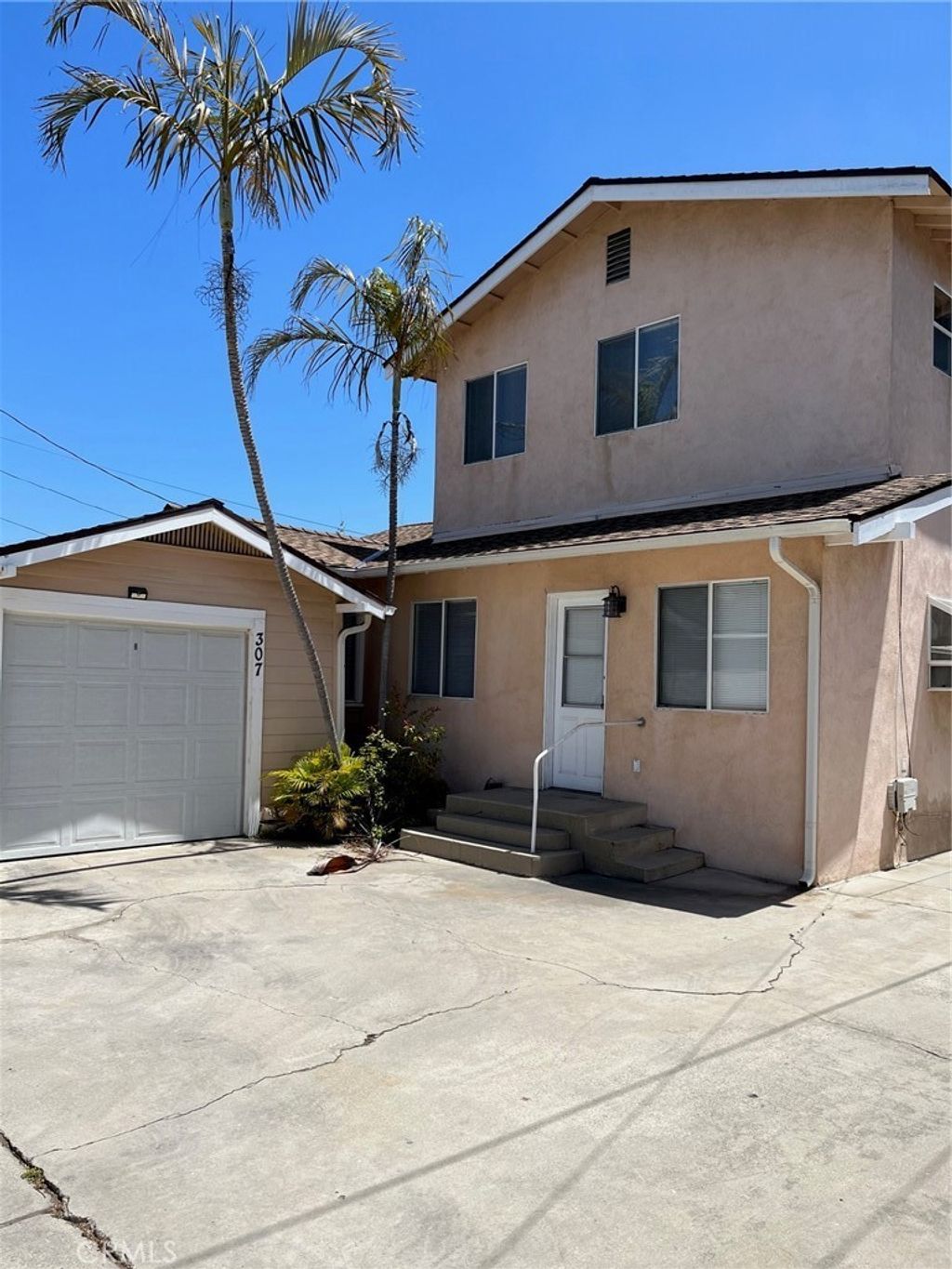 307 Roycroft Avenue, Long Beach