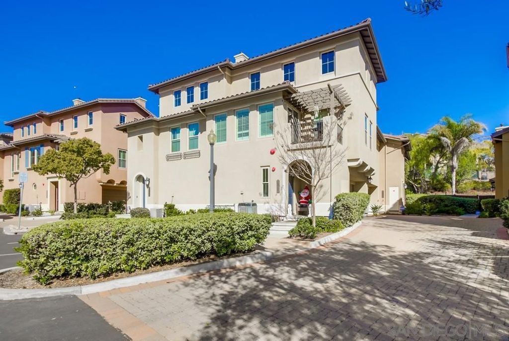9240 Piantino Way, San Diego