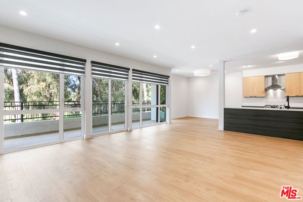 12320 Montana Avenue # 207, Los Angeles