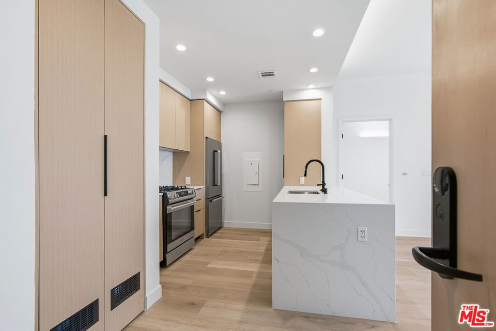 3555 Overland Avenue # Ph8, Los Angeles