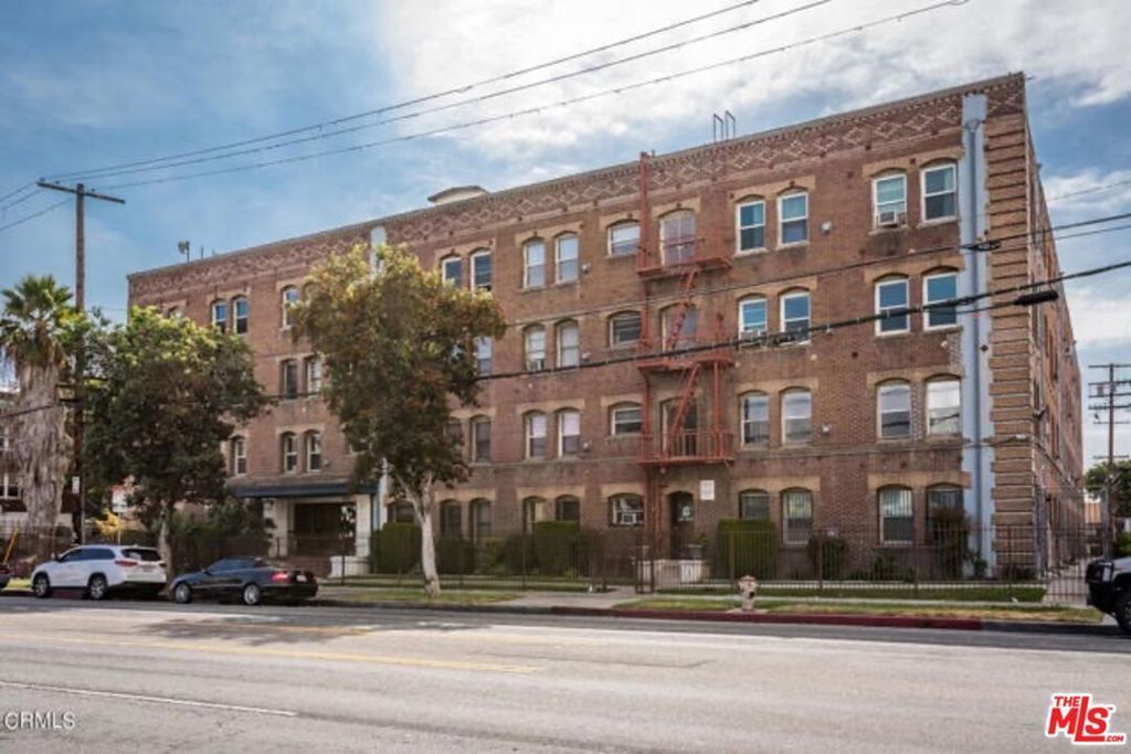 4125 S Figueroa Street # 402, Los Angeles