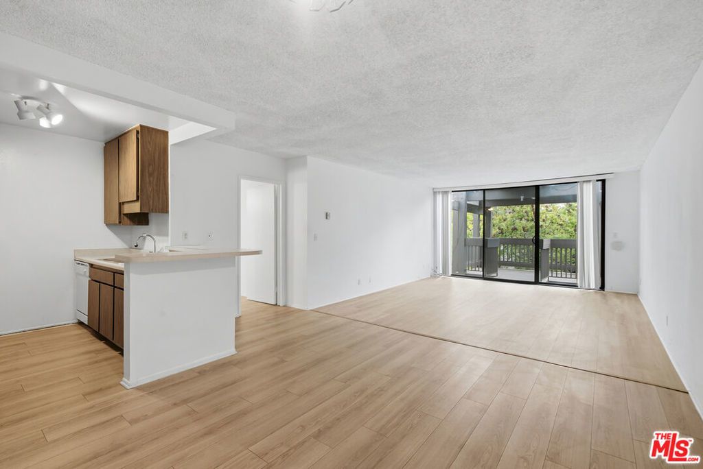 7742 Redlands Street # H3028, Los Angeles