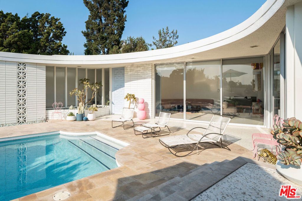 4575 Dundee Drive, Los Angeles
