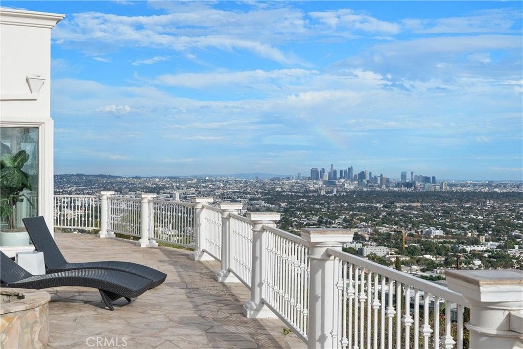 8527 Hedges Way, Los Angeles