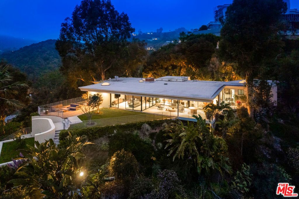 10556 Fontenelle Way, Los Angeles