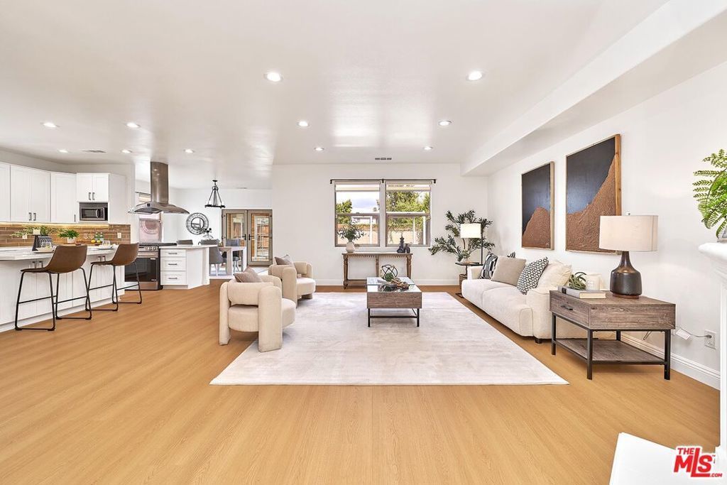 646 N Sierra Bonita Avenue, Los Angeles