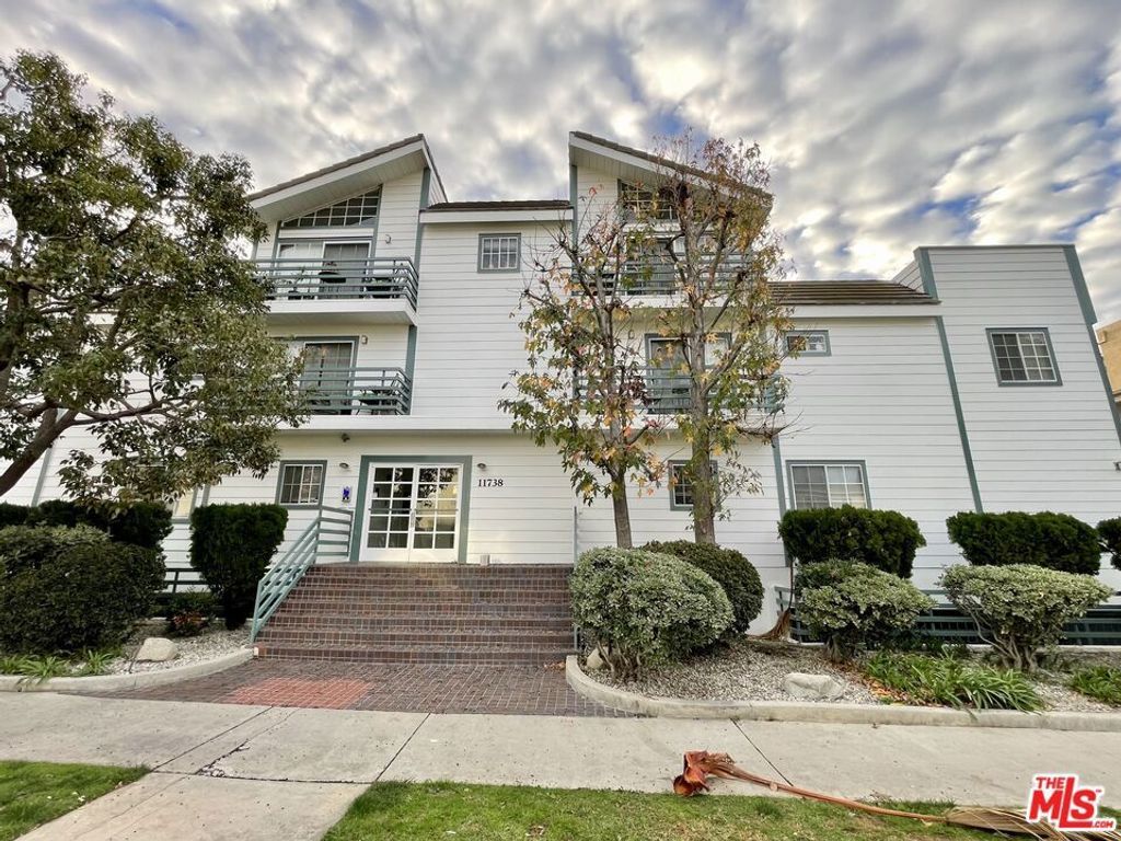 11738 Mayfield # 106, Los Angeles