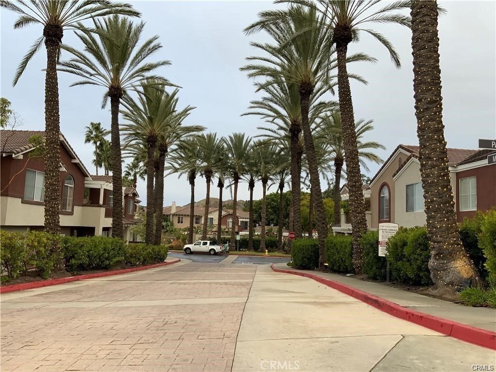 8 Santa Barbara Court, Lake Forest