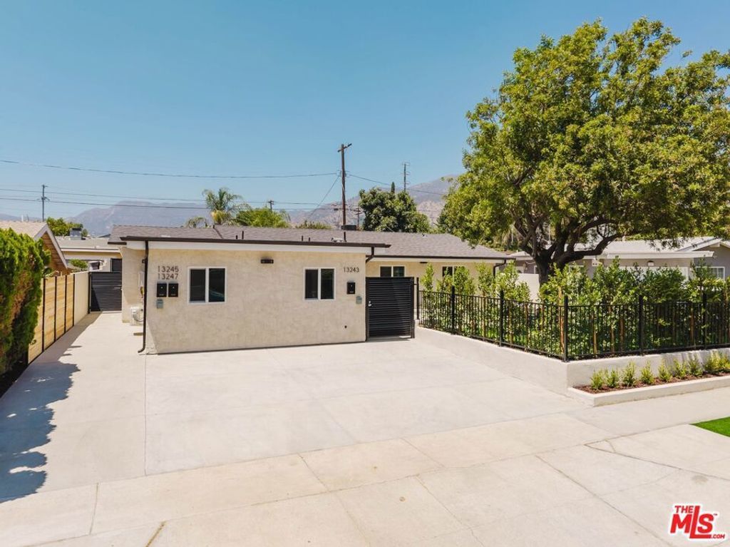 13245 Calcutta Street, Los Angeles