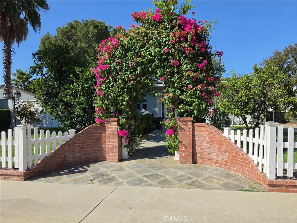 22945 Sherman, Los Angeles