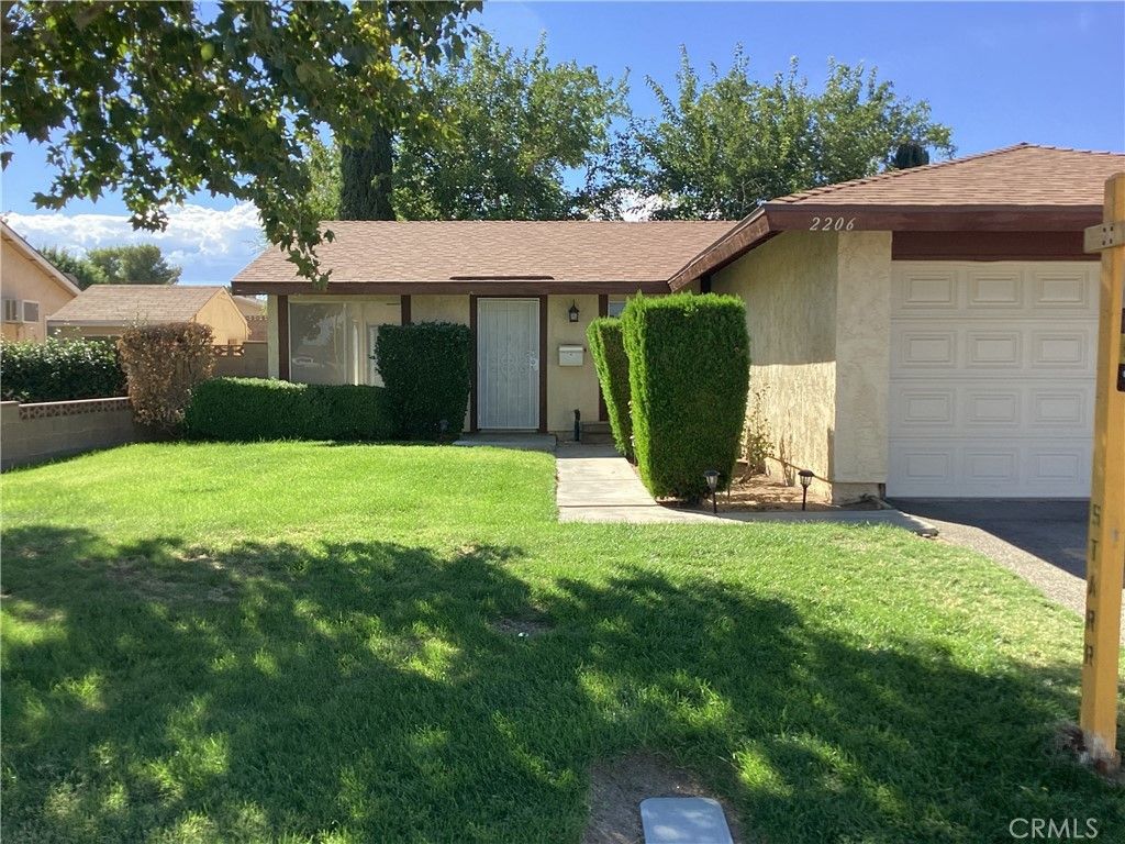 2206 W Avenue K14, Lancaster