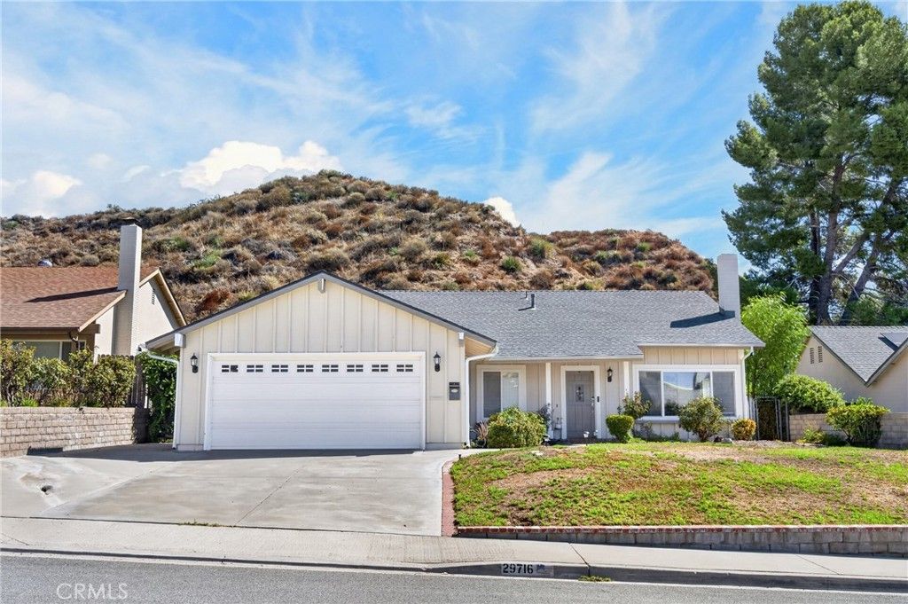 29716 Grandifloras, Canyon Country