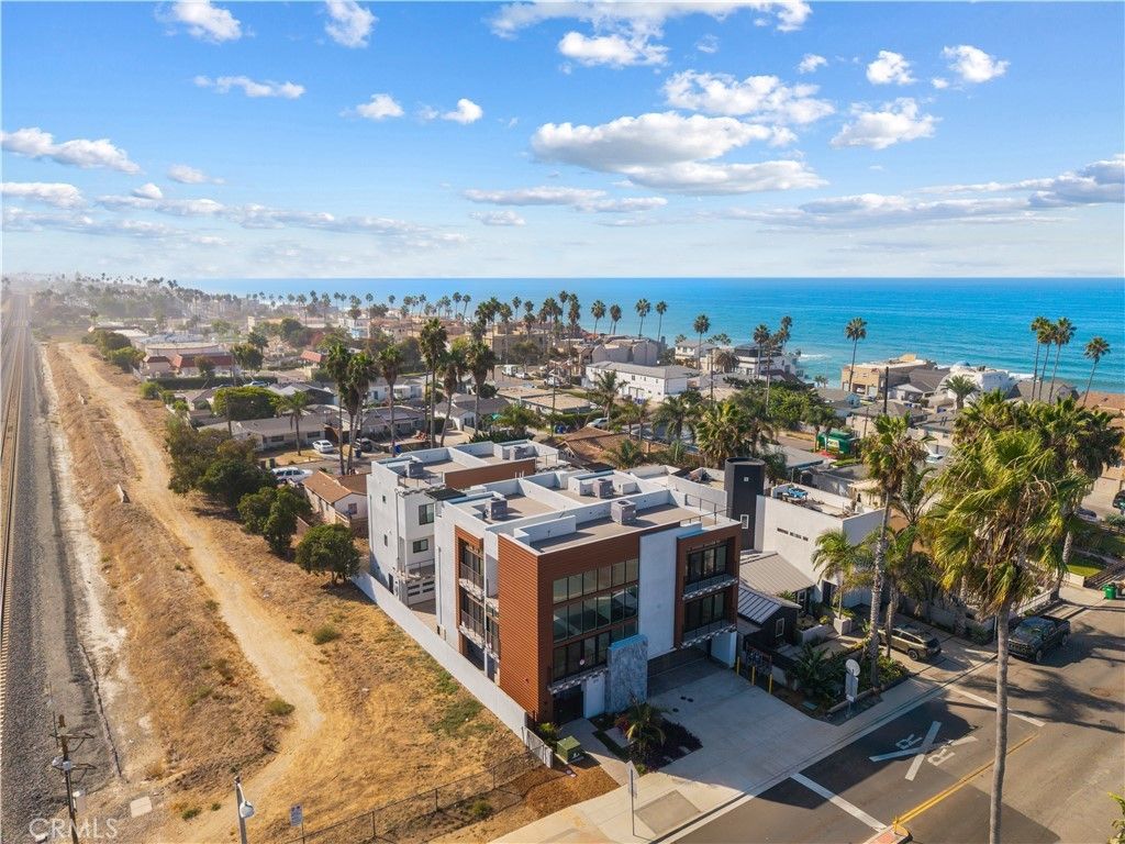215 Oceanside Blvd # 2, Oceanside