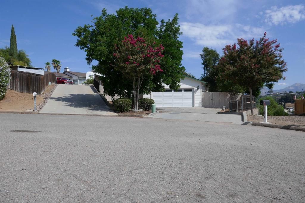 11874 Gardena Lane, Lakeside