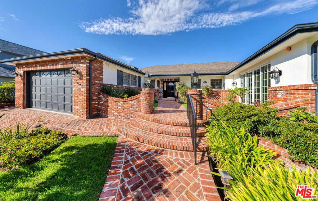 3071 Mcconnell Drive, Los Angeles