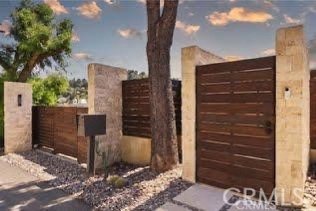3858 Alta Mesa, Studio City