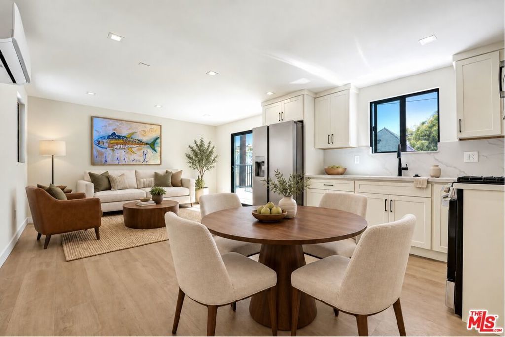 1070 1/4 E Masselin Avenue, Los Angeles