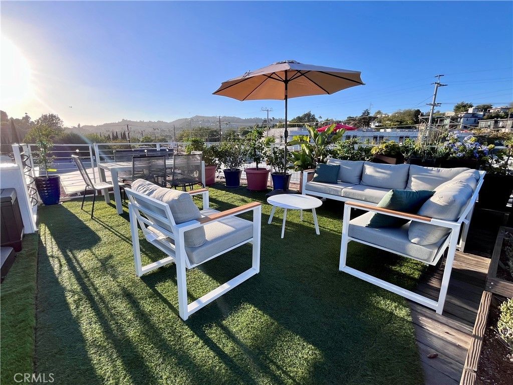 2848 Buzz Court, Los Angeles