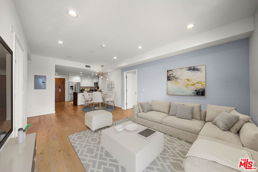 105 S Mariposa Avenue # 203, Los Angeles