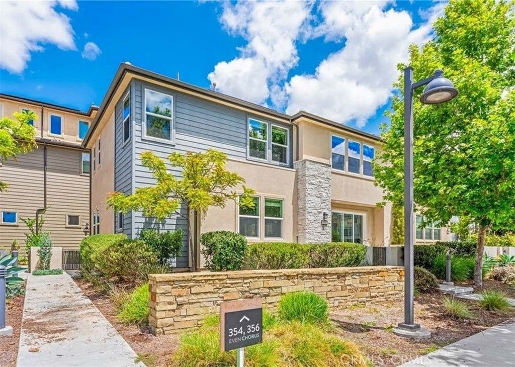 352 Chorus, Irvine