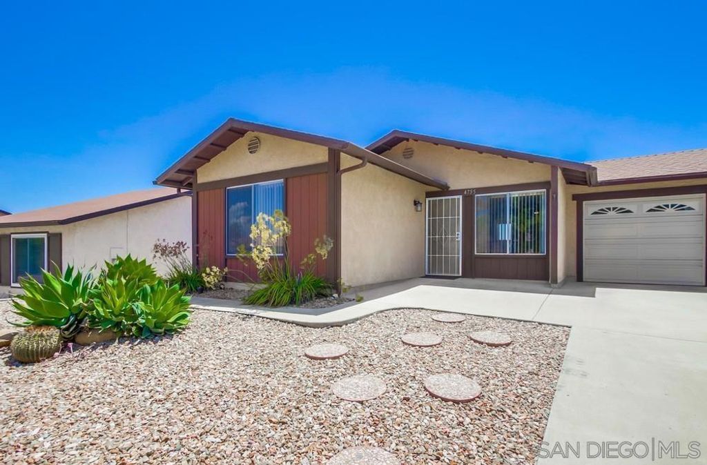 4755 Live Oak Ct, Oceanside