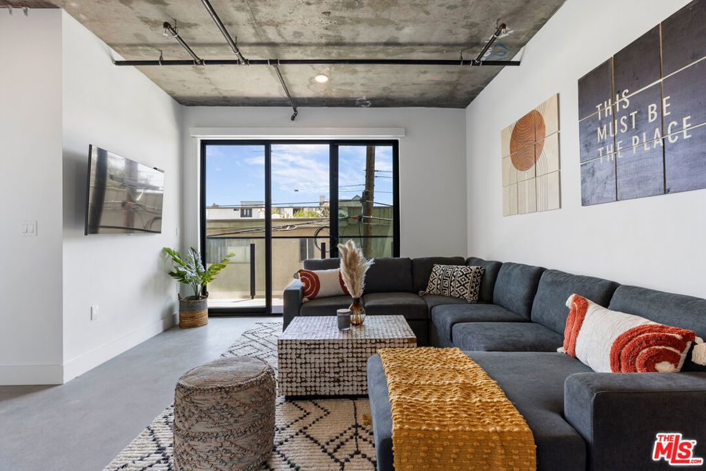 3800 Mentone Avenue # 404, Culver City